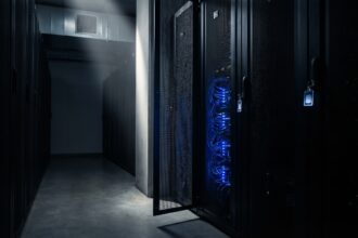 Claude Code PID namespace isolation - sandbox subprocess seguranca para software houses