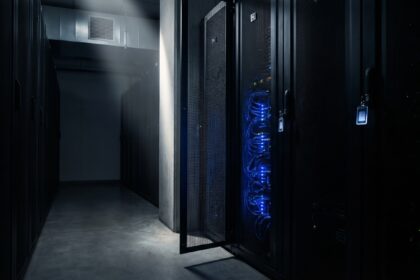 Claude Code PID namespace isolation - sandbox subprocess seguranca para software houses