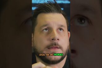 Desenvolvedor focado programando em laptop com código na tela em ambiente de trabalho profissional